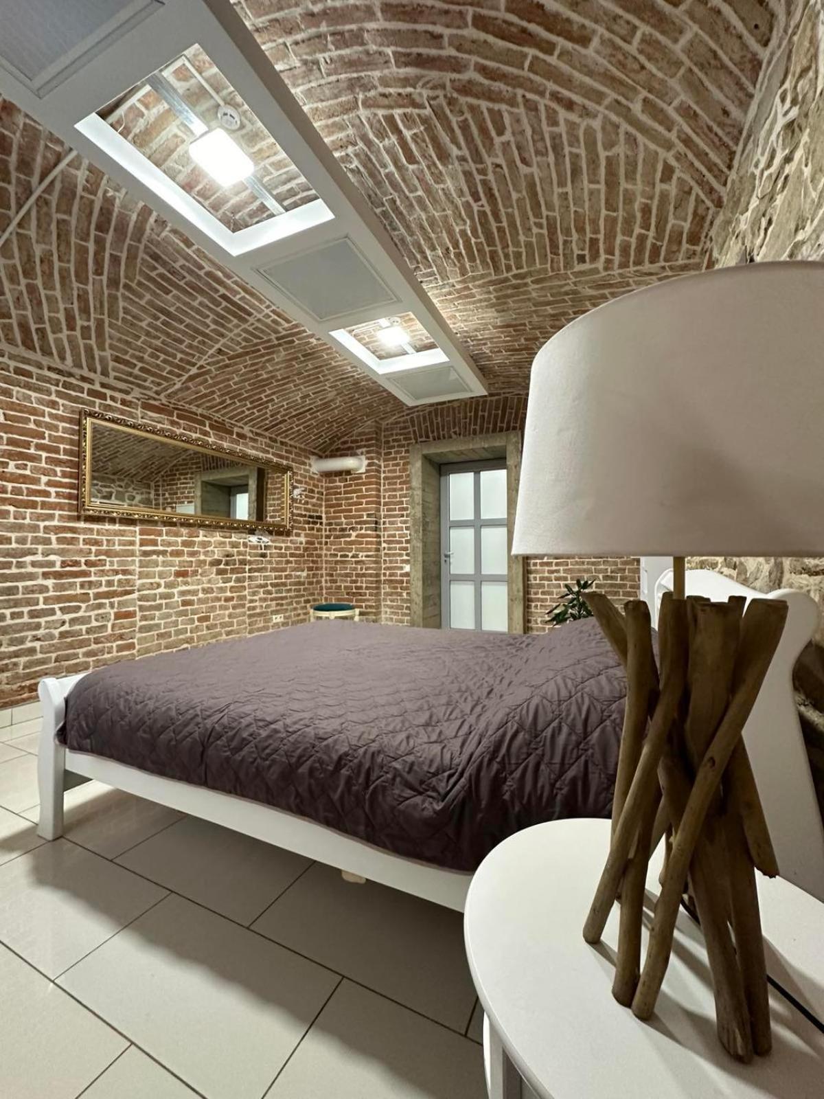 Apartamento 2Х Кім-Й Loft На Площі Філармонії By Willox Chernivtsi Exterior foto