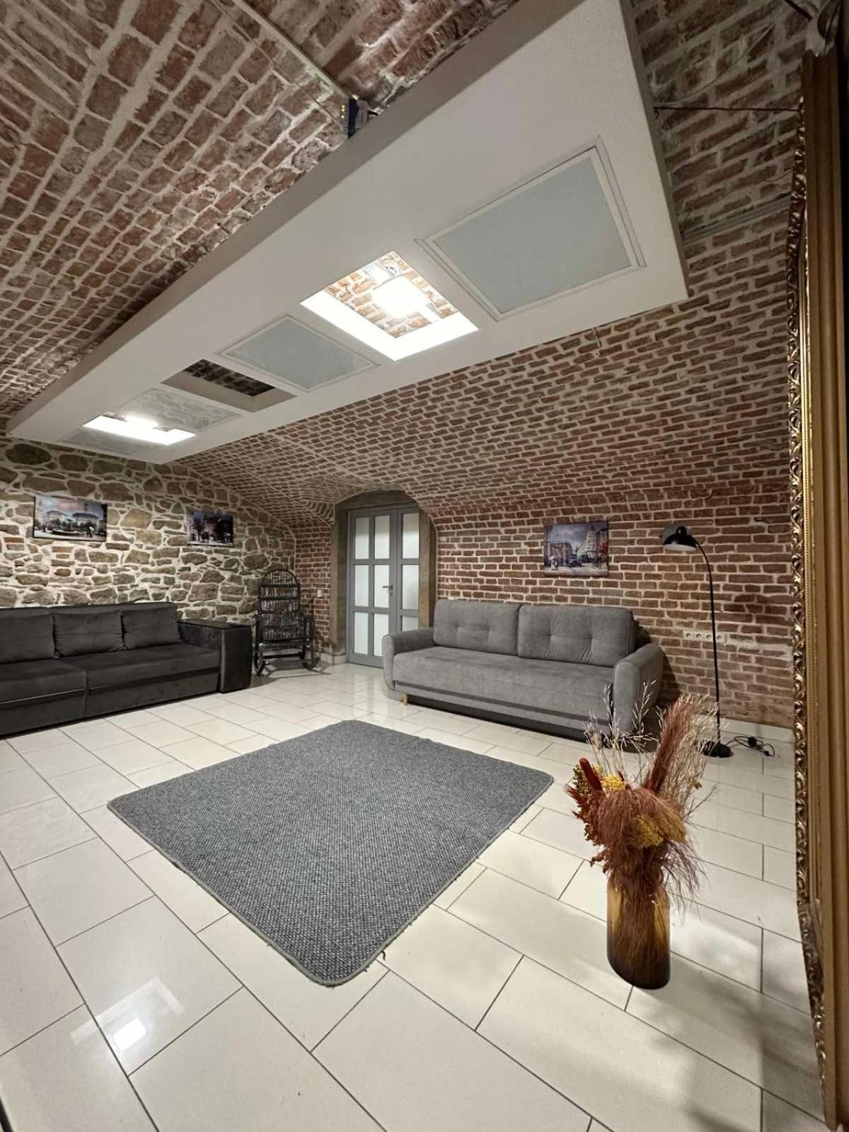 Apartamento 2Х Кім-Й Loft На Площі Філармонії By Willox Chernivtsi Exterior foto